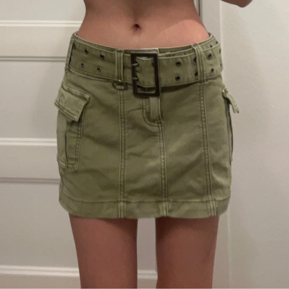 Green low waisted mini skirt